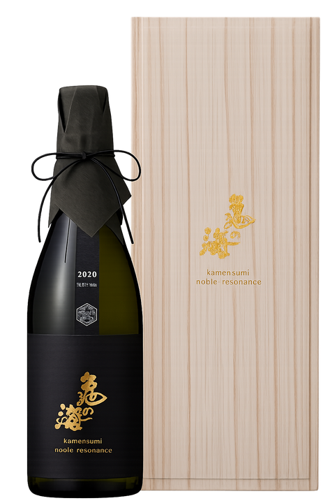 Sessions Box Hill Kamenoumi Noble Resonance Kijoshu 720mL on white background